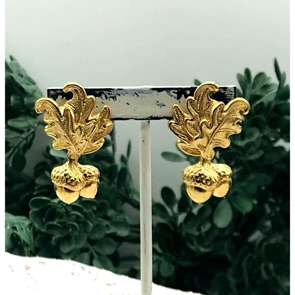 Vintage Gold-Tone Oak Leaf & Acorn Stud Earrings With Textured Detailing by AVON - Picture 5 of 5